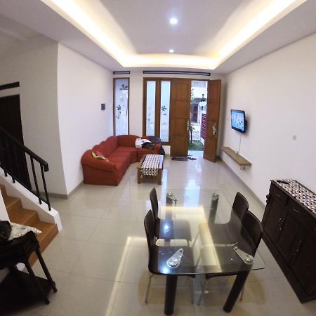 Padma Laguna Guesthouse Baturetno Экстерьер фото