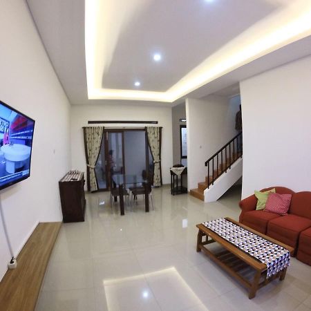 Padma Laguna Guesthouse Baturetno Экстерьер фото